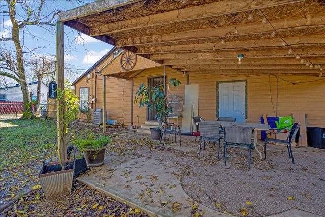 709 E Garnett Street, Gainesville, TX 76240