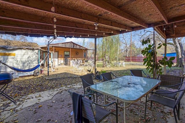 709 E Garnett Street, Gainesville, TX 76240