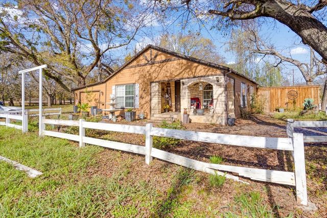 709 E Garnett Street, Gainesville, TX 76240