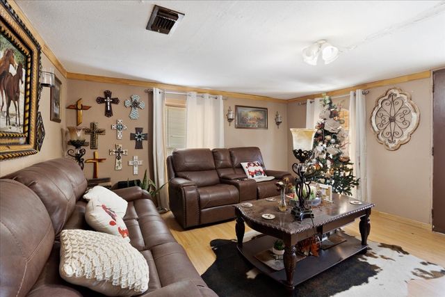 709 E Garnett Street, Gainesville, TX 76240