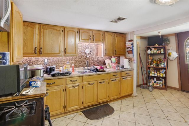 709 E Garnett Street, Gainesville, TX 76240