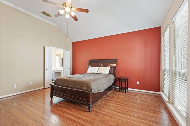 9959 Kemp Forest Drive, Houston, TX 77080