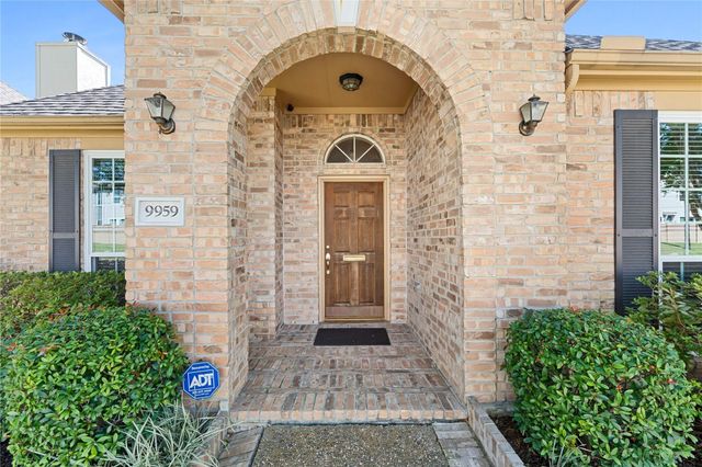 9959 Kemp Forest Drive, Houston, TX 77080
