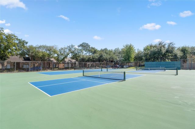 9959 Kemp Forest Drive, Houston, TX 77080