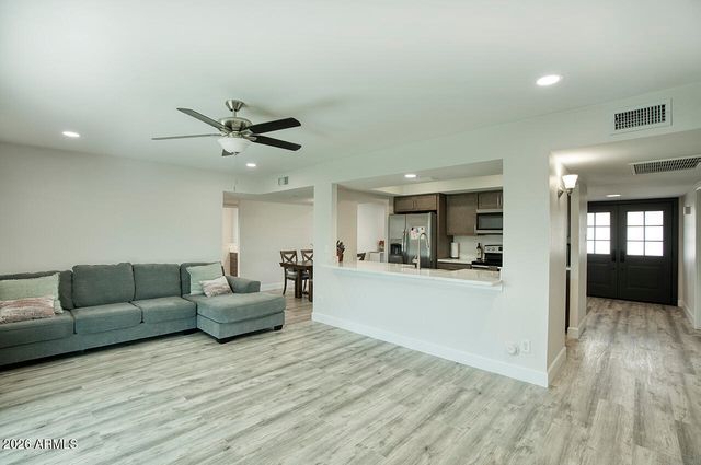 14811 N 55th Avenue, Glendale, AZ 85306