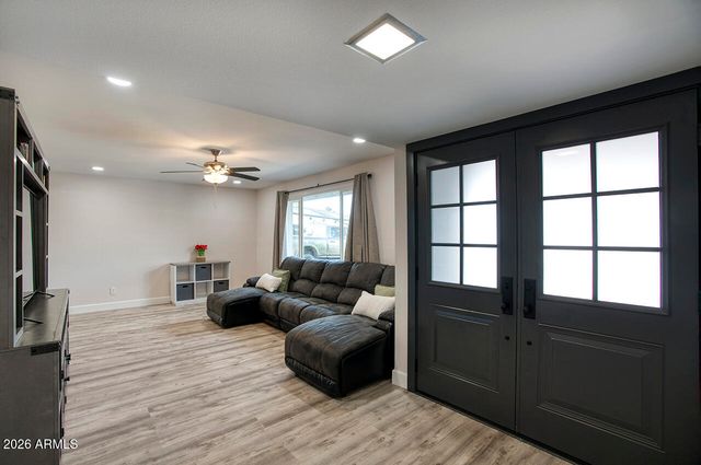 14811 N 55th Avenue, Glendale, AZ 85306