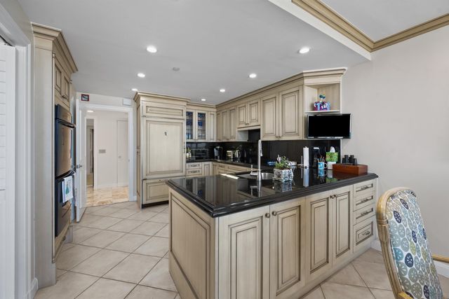 2580 S Ocean Boulevard 2b2, Palm Beach, FL 33480