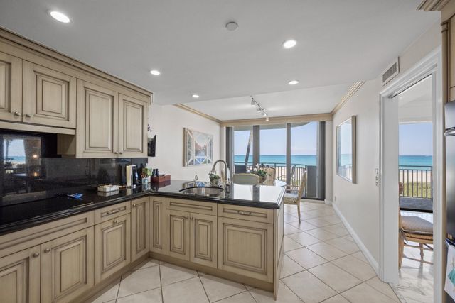 2580 S Ocean Boulevard 2b2, Palm Beach, FL 33480