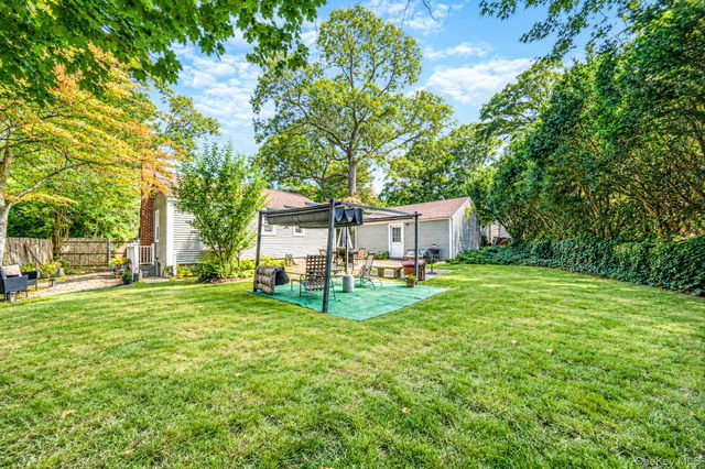 78 E 17th Street, Huntington Station, NY 11746