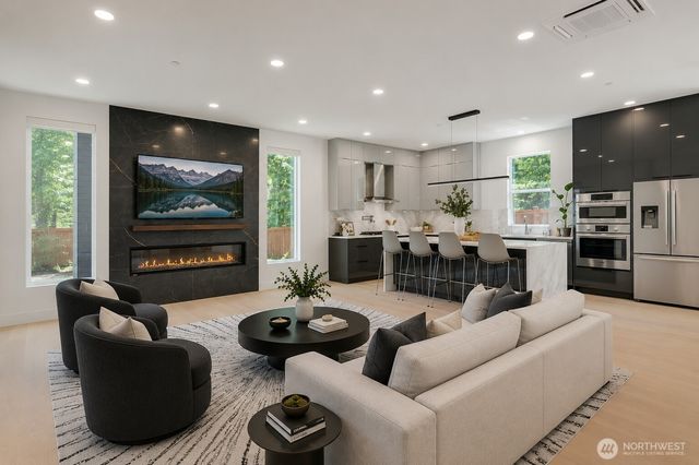 24225 SE 26th Place, Sammamish, WA 98075