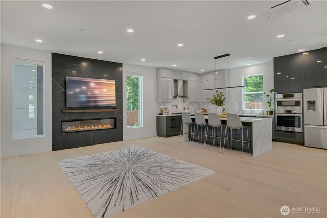 24225 SE 26th Place, Sammamish, WA 98075