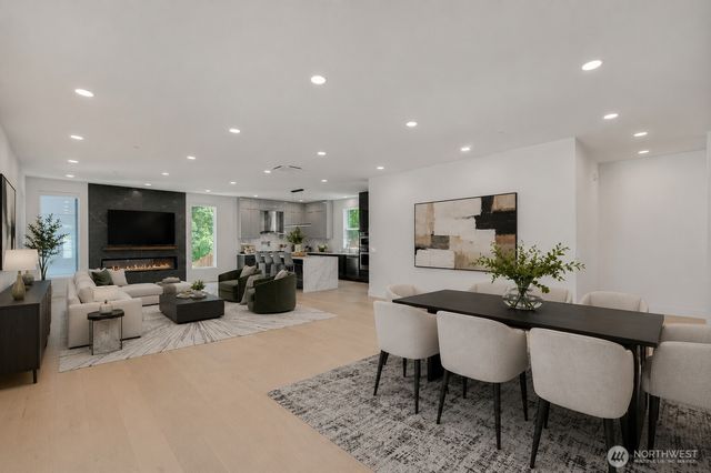 24225 SE 26th Place, Sammamish, WA 98075