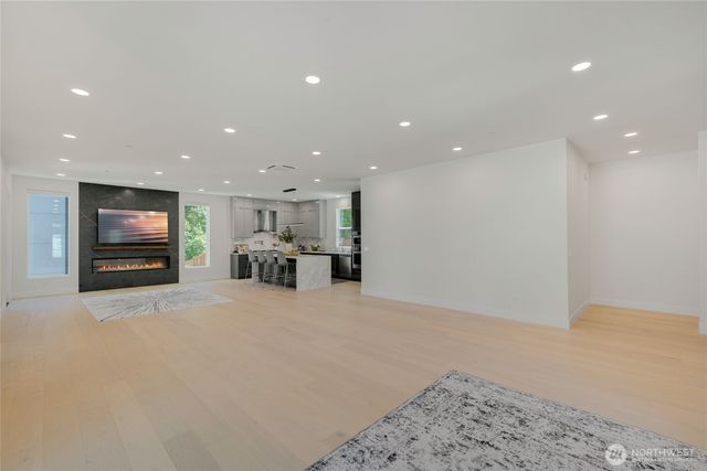24225 SE 26th Place, Sammamish, WA 98075