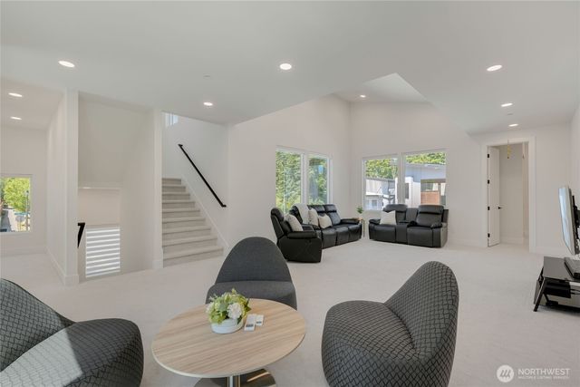 24225 SE 26th Place, Sammamish, WA 98075