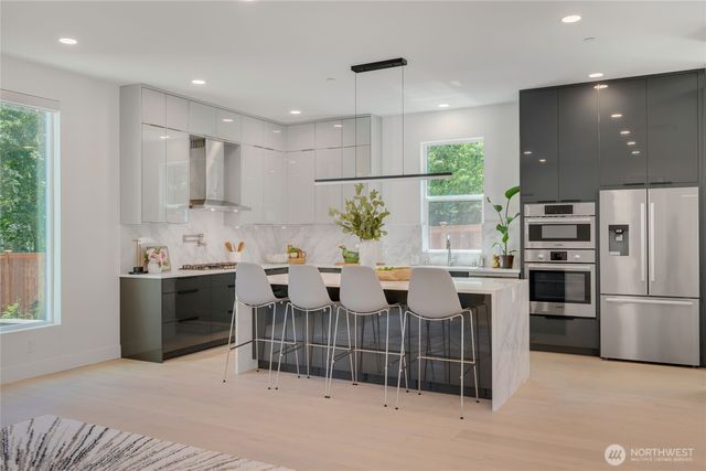 24225 SE 26th Place, Sammamish, WA 98075
