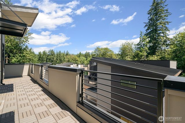 24225 SE 26th Place, Sammamish, WA 98075