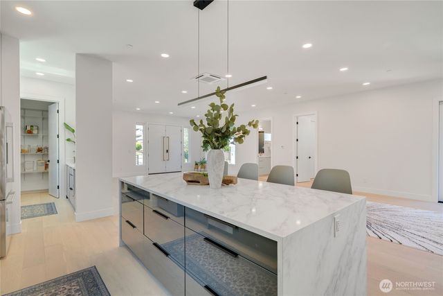 24225 SE 26th Place, Sammamish, WA 98075