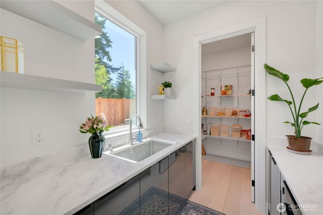 24225 SE 26th Place, Sammamish, WA 98075
