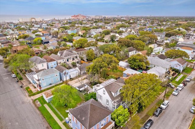 1607 Avenue L, Galveston, TX 77550