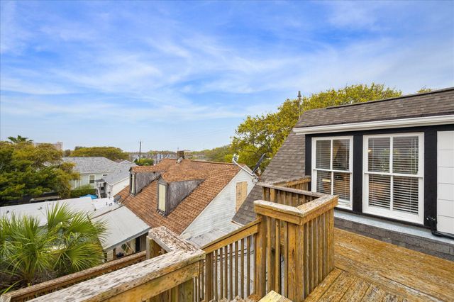 1607 Avenue L, Galveston, TX 77550