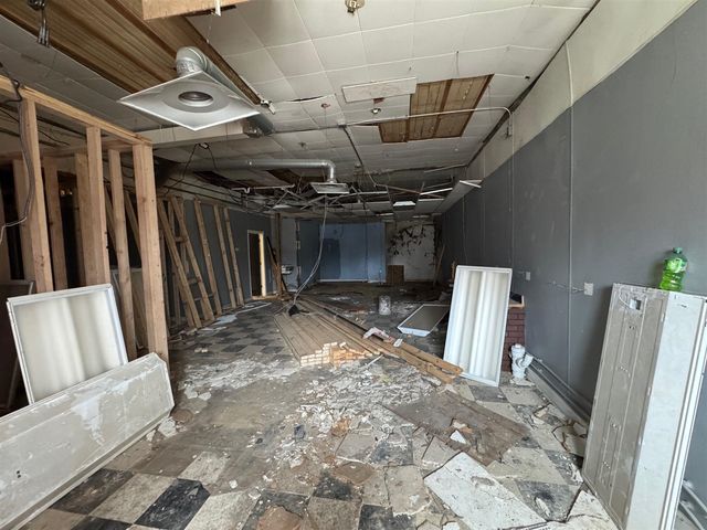 910 Monroe Street, Carleton, MI 48117