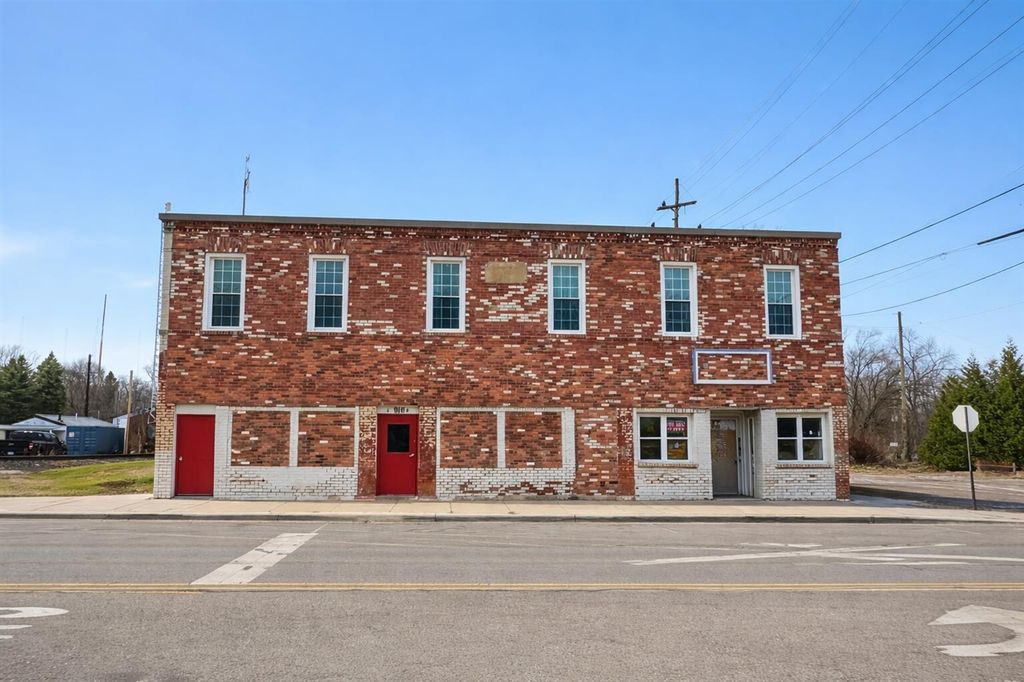 910 Monroe Street, Carleton, MI 48117