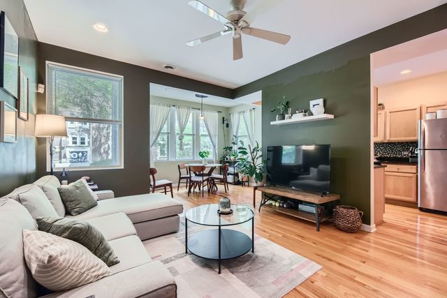 3721 W Byron Street 1, Chicago, IL 60618