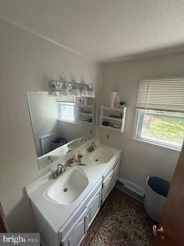 12601 LIVINGSTON RD, Fort Washington, MD 20744