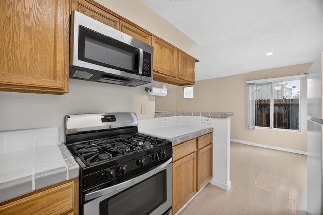 525 Samuel Way, Sacramento, CA 95838