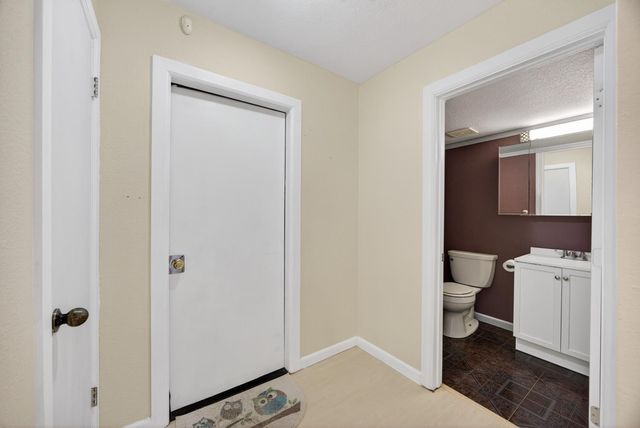 525 Samuel Way, Sacramento, CA 95838