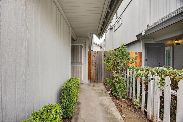 525 Samuel Way, Sacramento, CA 95838