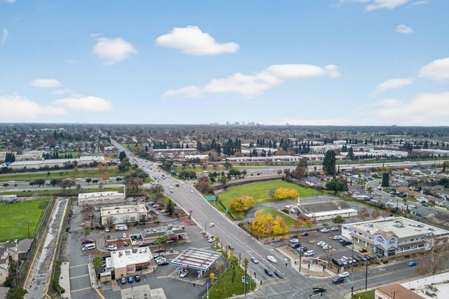 525 Samuel Way, Sacramento, CA 95838