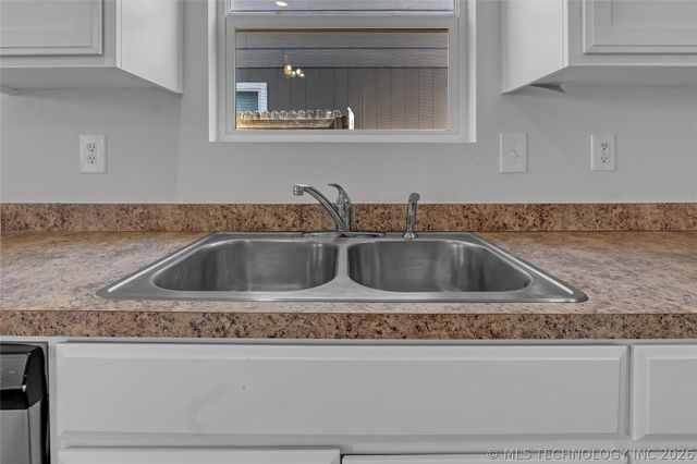 8653 E 160th Street S, Bixby, OK 74008