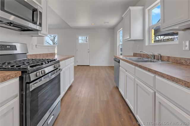 8653 E 160th Street S, Bixby, OK 74008