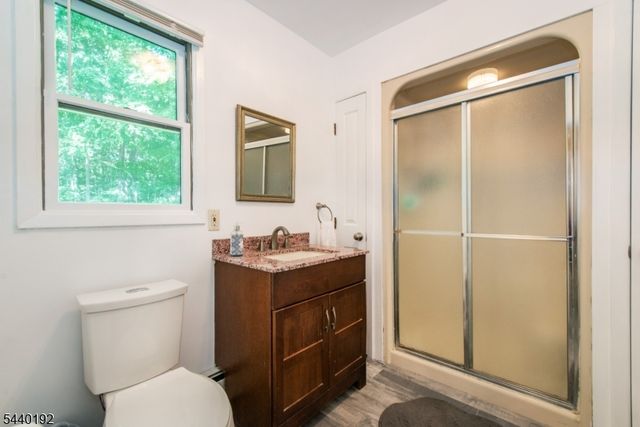 27 Dewey Dr, Ringwood Boro, NJ 07456