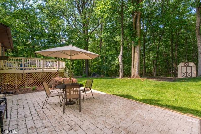 27 Dewey Dr, Ringwood Boro, NJ 07456