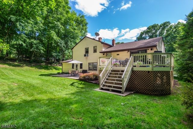 27 Dewey Dr, Ringwood Boro, NJ 07456