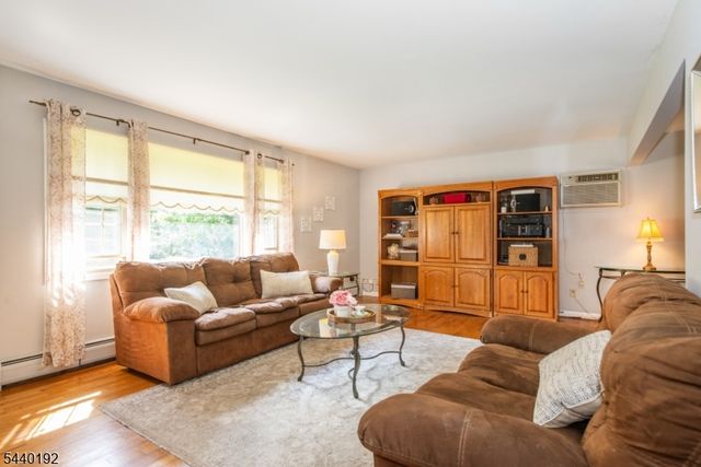27 Dewey Dr, Ringwood Boro, NJ 07456