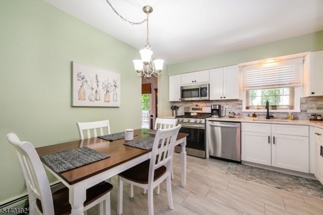 27 Dewey Dr, Ringwood Boro, NJ 07456