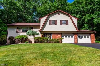27 Dewey Dr, Ringwood Boro, NJ 07456