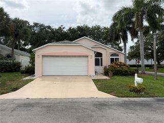 33 Bentwater Circle, Boynton Beach, FL 33426