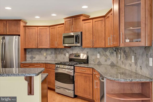 807 GENEVIEVE DR, Mechanicsburg, PA 17055