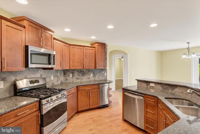 807 GENEVIEVE DR, Mechanicsburg, PA 17055