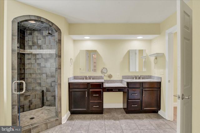 807 GENEVIEVE DR, Mechanicsburg, PA 17055