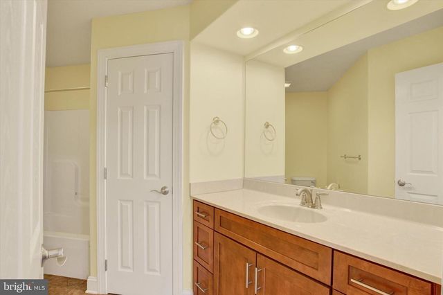 807 GENEVIEVE DR, Mechanicsburg, PA 17055