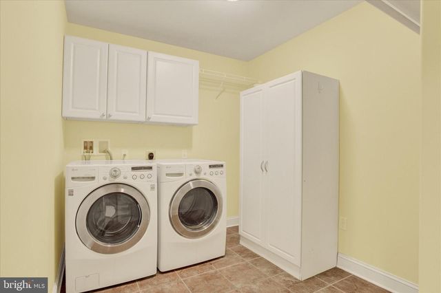 807 GENEVIEVE DR, Mechanicsburg, PA 17055