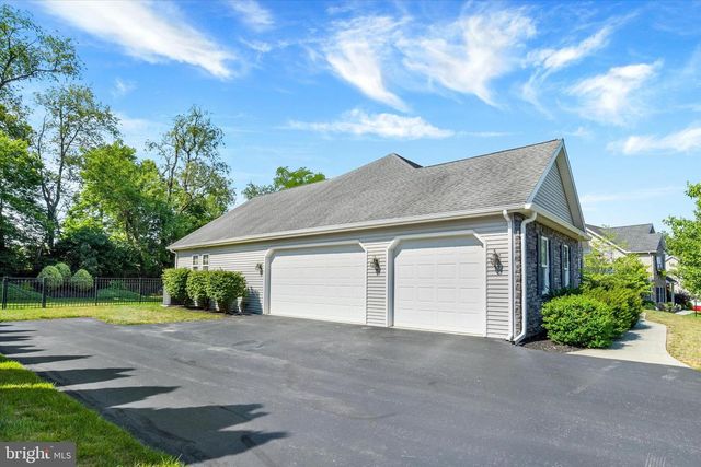 807 GENEVIEVE DR, Mechanicsburg, PA 17055