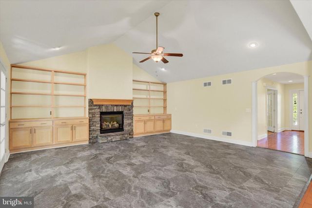 807 GENEVIEVE DR, Mechanicsburg, PA 17055