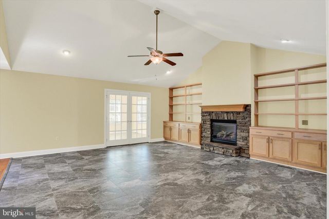 807 GENEVIEVE DR, Mechanicsburg, PA 17055