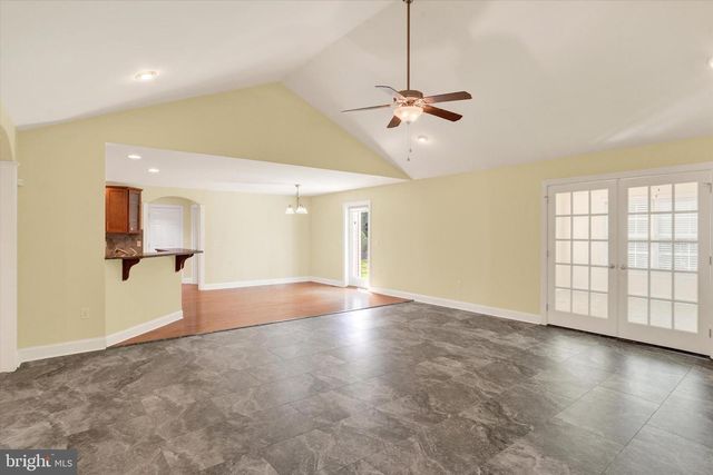 807 GENEVIEVE DR, Mechanicsburg, PA 17055